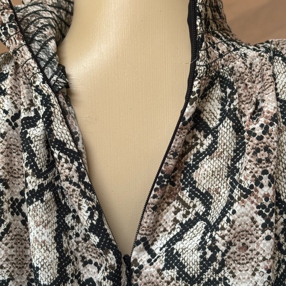 Women's Snake Print Ruffled Top - Picture 3 of 5